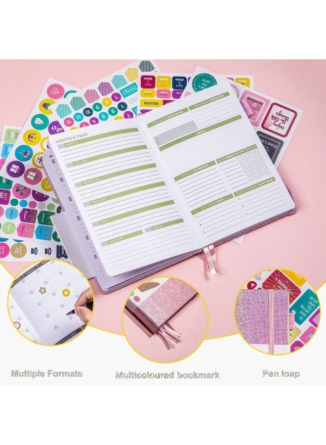 دفتر ملاحظات محمول A5 للكتابة، دفتر ملاحظات من الجلد الصناعي الفاخر للأهداف اليومية والأسبوعية والشهرية، غلاف مقوى مع ملصقات ملونة وفتحة قلم، دفتر ملاحظات سميك مبطن مع تقويم شهري مناسب للنساء والرجال والسفر والعمل والمكتب والمدرسة (أرجواني) - Image 3